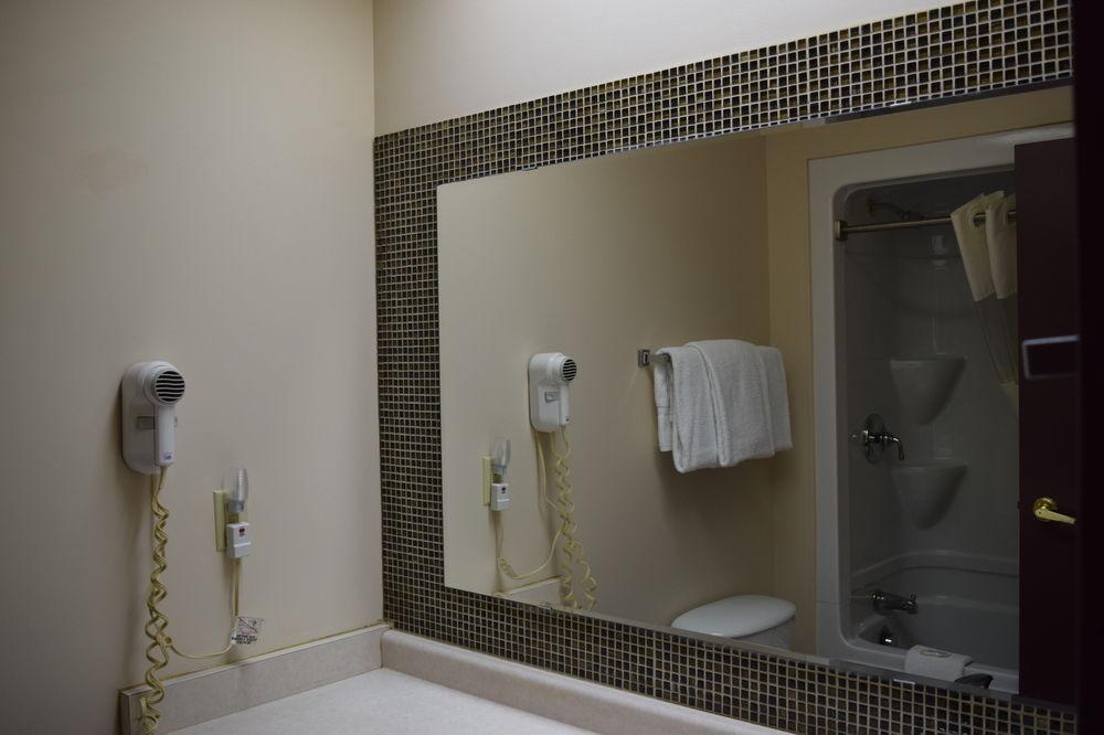 Days Inn By Wyndham Leamington Extérieur photo