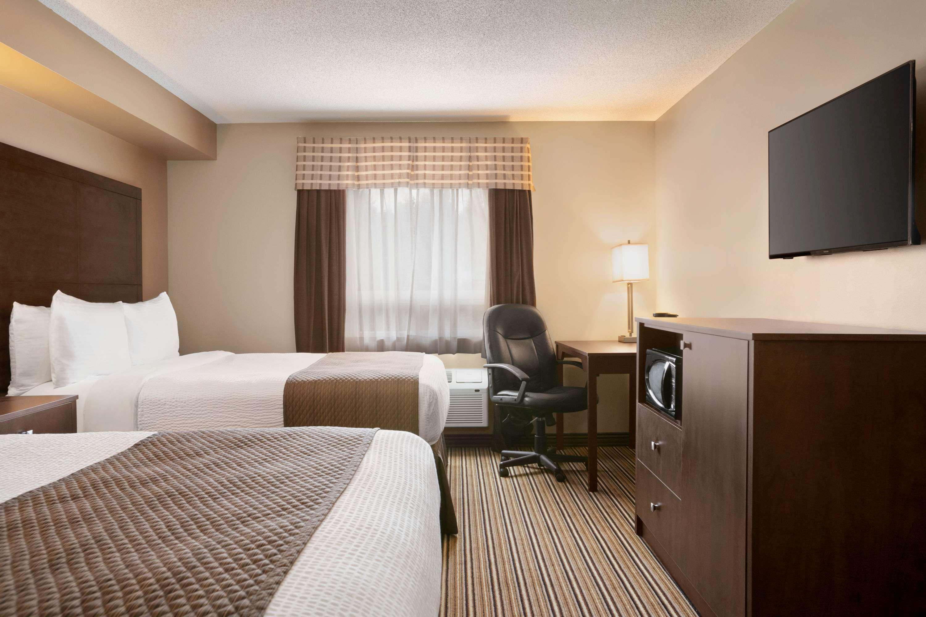 Days Inn By Wyndham Leamington Extérieur photo
