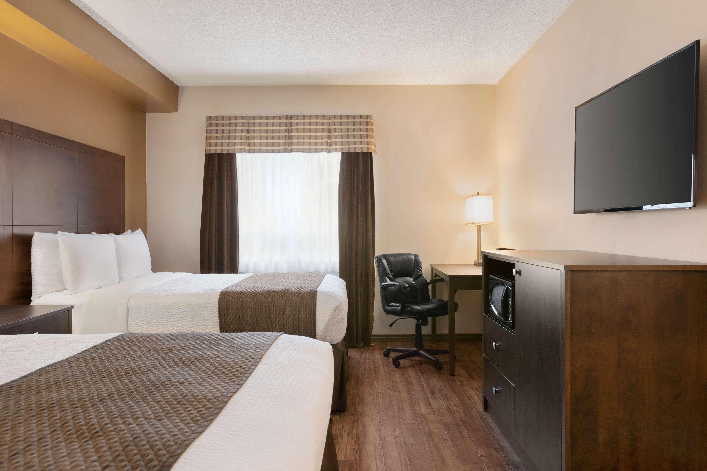 Days Inn By Wyndham Leamington Extérieur photo