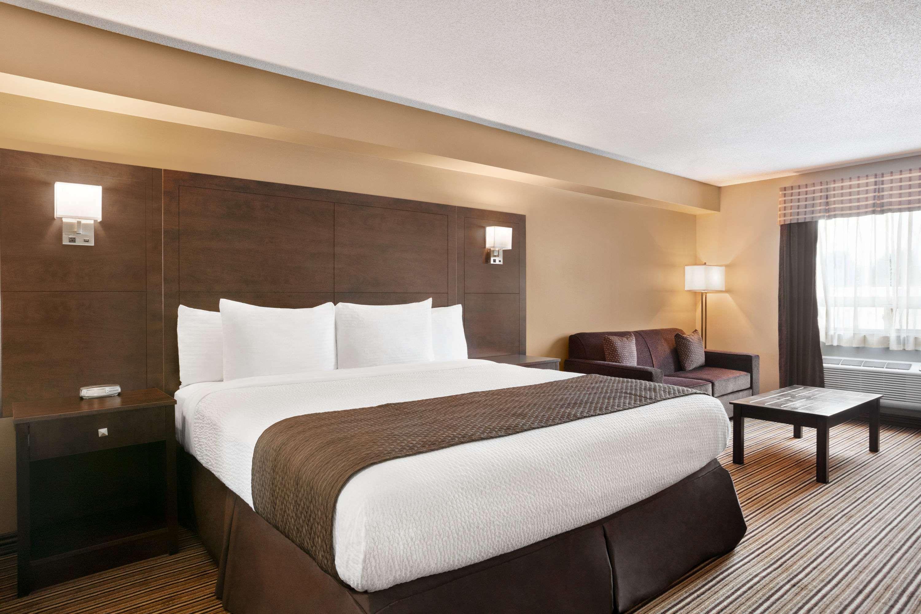Days Inn By Wyndham Leamington Extérieur photo