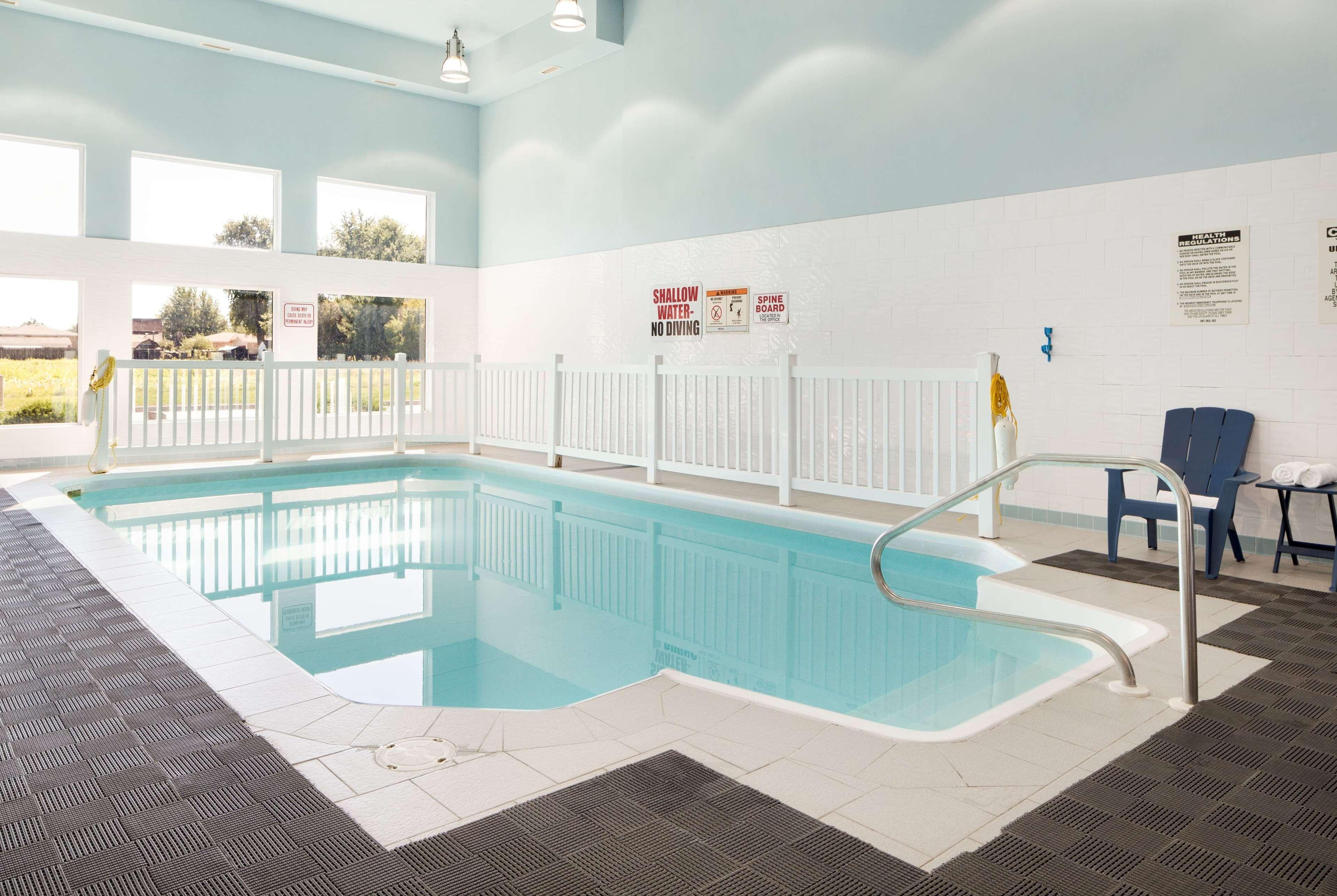 Days Inn By Wyndham Leamington Extérieur photo