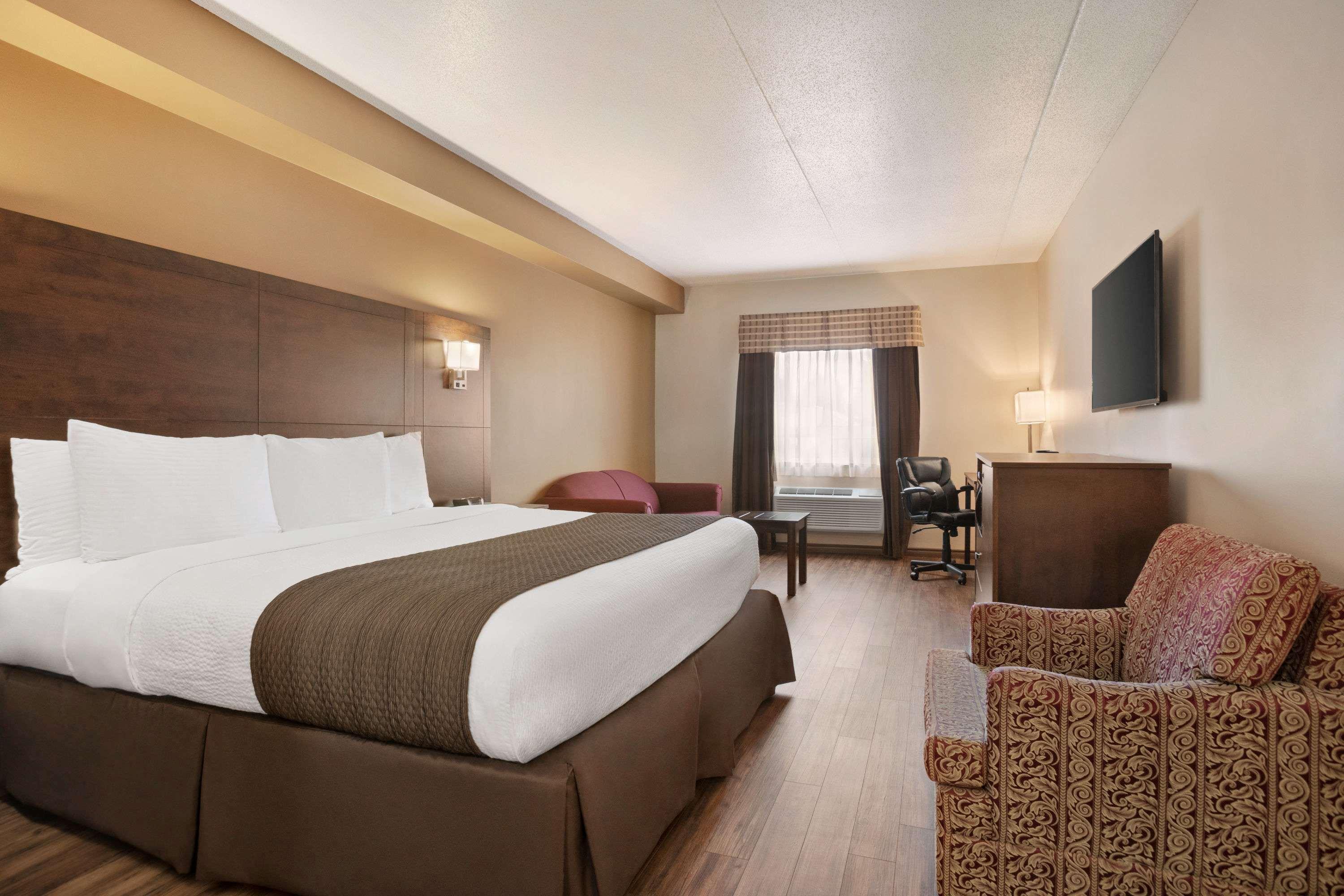 Days Inn By Wyndham Leamington Extérieur photo