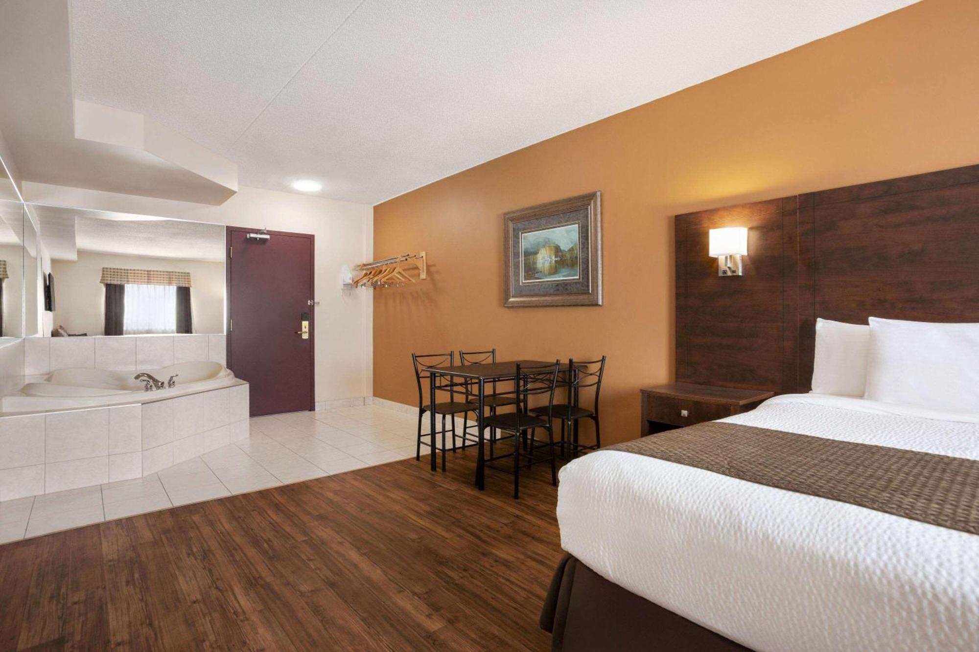 Days Inn By Wyndham Leamington Extérieur photo