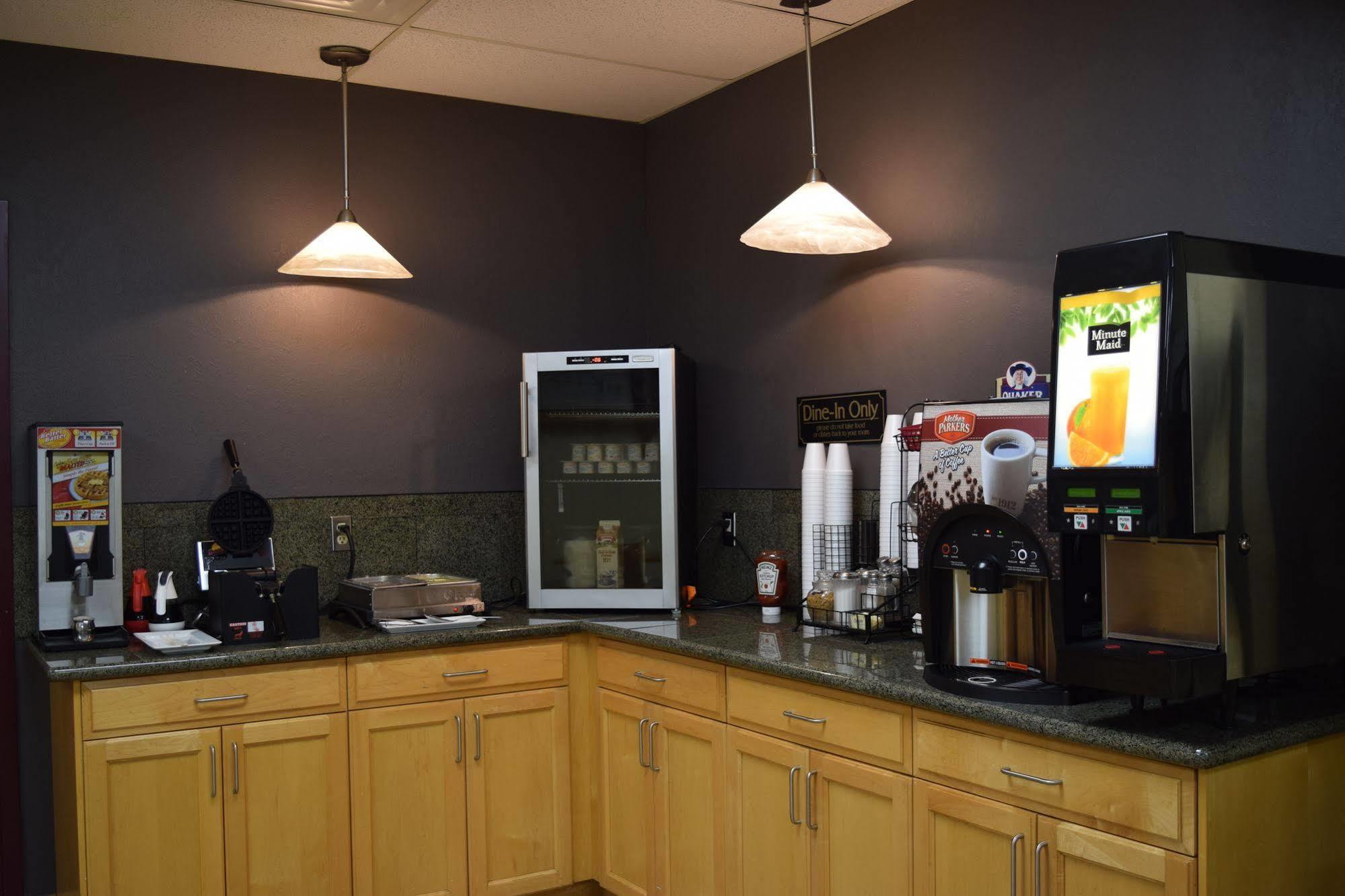 Days Inn By Wyndham Leamington Extérieur photo