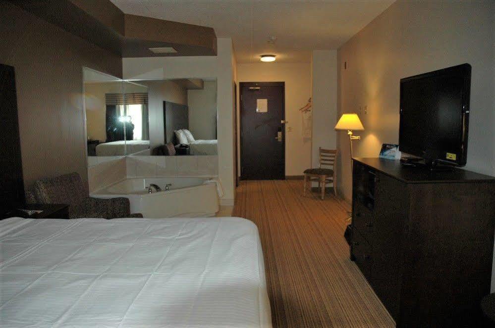 Days Inn By Wyndham Leamington Extérieur photo