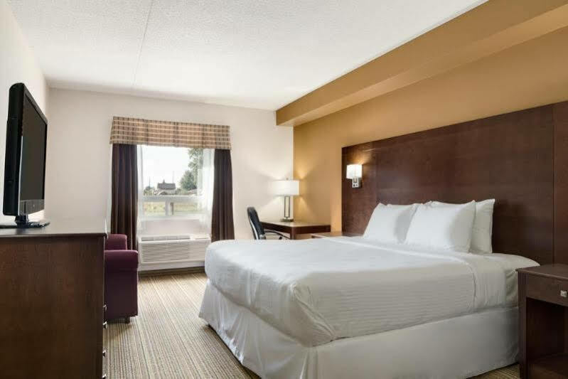 Days Inn By Wyndham Leamington Extérieur photo